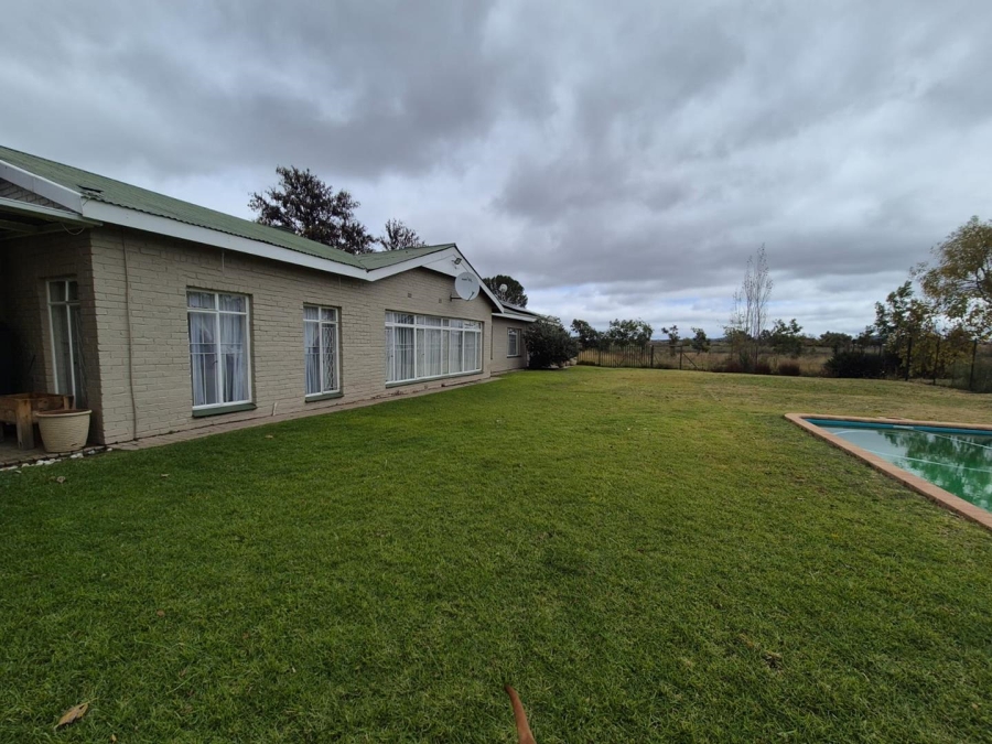 5 Bedroom Property for Sale in Roodewal Free State